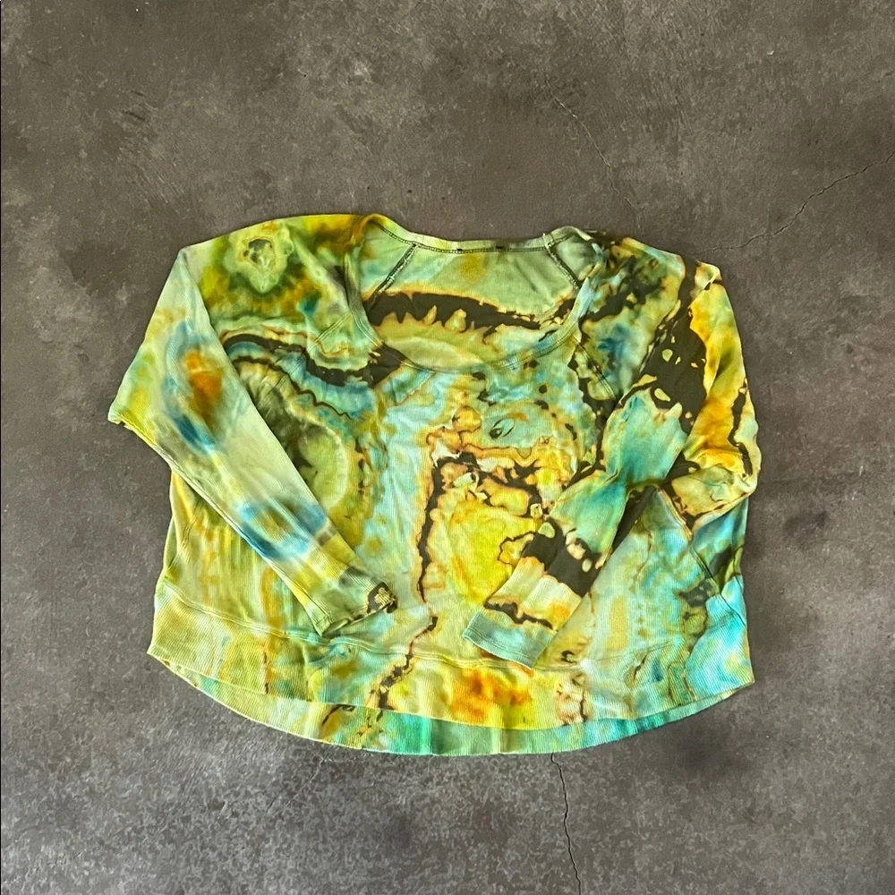 Women’s Green Tie-Dye Long Sleeve Top - Picture 1 of 2